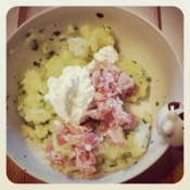 Step 3: paciugate insieme patate, ricotta e pancetta